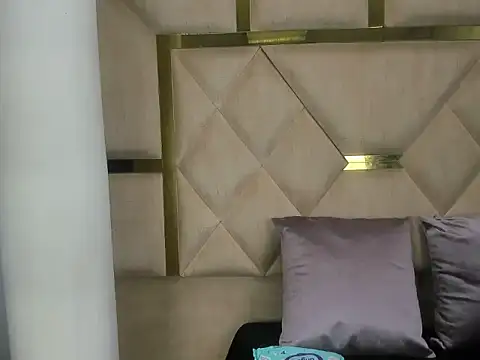 Snapshot of IssysLeBlanc chatting on January 13, 2026, 2:59 am IssysLeBlanc online show from January 13, 2026, 2:59 am