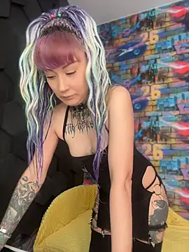Tattoo  Moon online show from May 20, 2026, 11:35 pm