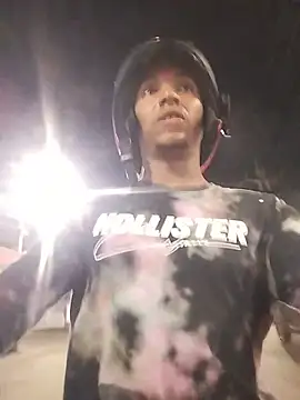 Snapshot of Andreskelly chatting on April 11, 2026, 1:24 am Andreskelly online show from April 11, 2026, 1:24 am