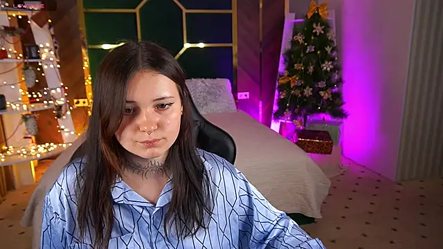 Snapshot of Oliviia_Rose chatting on January 5, 2026, 10:35 pm Oliviia Rose online show from January 5, 2026, 10:35 pm