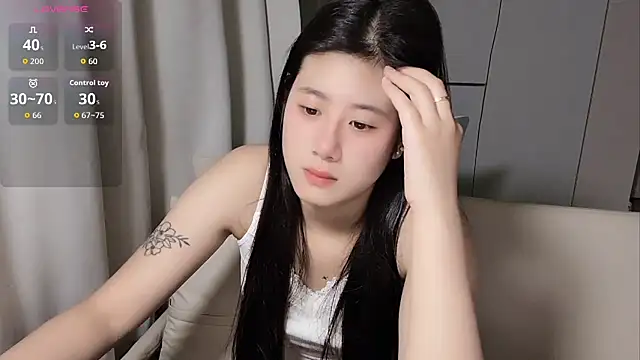 Yvonne-07 online show from July 8, 2026, 3:13 pm