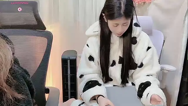 Snapshot of Yvonne-07 chatting on January 9, 2026, 3:08 pm Yvonne-07 online show from January 9, 2026, 3:08 pm