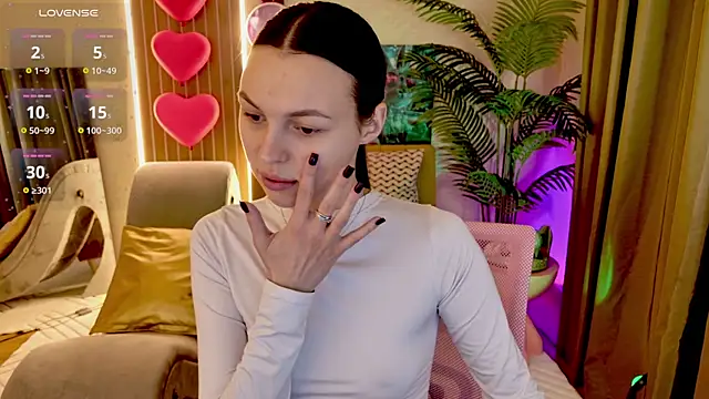 Snapshot of MaxinCarroll chatting on April 8, 2026, 10:06 am MaxinCarroll online show from April 8, 2026, 10:06 am