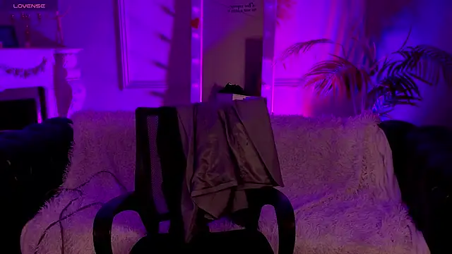 Lindsi Luvviv online show from April 15, 2026, 8:09 pm