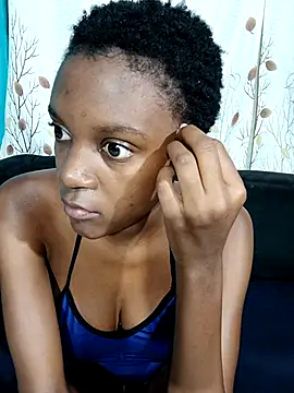 Snapshot of PetiteDoll_06 chatting on February 19, 2026, 5:10 pm PetiteDoll 06 online show from February 19, 2026, 5:10 pm