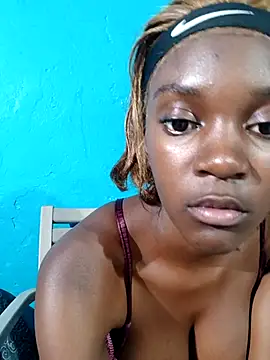 Snapshot of PetiteDoll_06 chatting on December 18, 2025, 7:07 pm PetiteDoll 06 online show from December 18, 2025, 7:07 pm