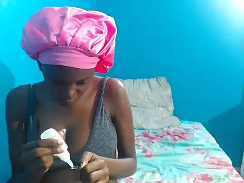 Snapshot of PetiteDoll_06 chatting on February 15, 2026, 3:40 am PetiteDoll 06 online show from February 15, 2026, 3:40 am