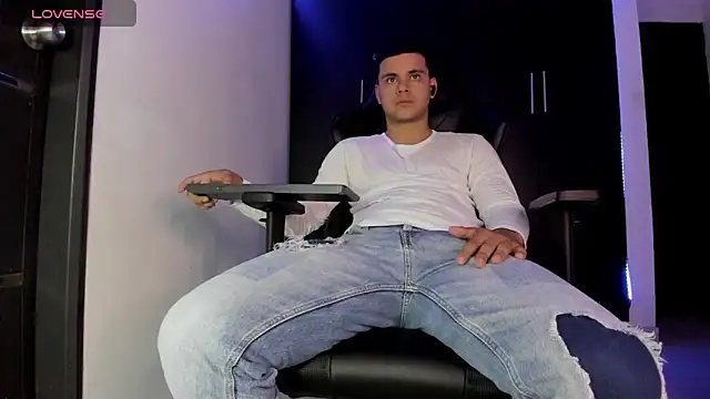 Snapshot of Liam_Mateo chatting on March 24, 2026, 12:43 am Liam Mateo online show from March 24, 2026, 12:43 am