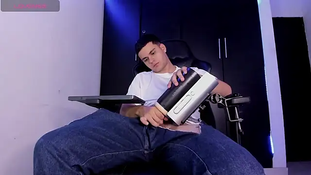 Snapshot of Liam_Mateo chatting on April 3, 2026, 5:14 am Liam Mateo online show from April 3, 2026, 5:14 am