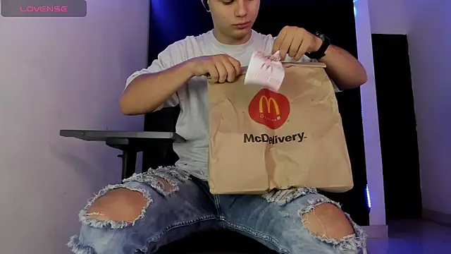 Snapshot of Liam_Mateo chatting on April 2, 2026, 5:25 am Liam Mateo online show from April 2, 2026, 5:25 am