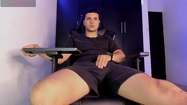 Snapshot of Liam_Mateo chatting on March 26, 2026, 12:53 am Liam Mateo online show from March 26, 2026, 12:53 am