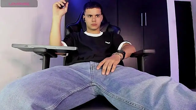 Snapshot of Liam_Mateo chatting on April 12, 2026, 10:29 am Liam Mateo online show from April 12, 2026, 10:29 am