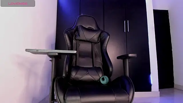 Snapshot of Liam_Mateo chatting on April 6, 2026, 3:24 am Liam Mateo online show from April 6, 2026, 3:24 am