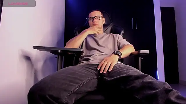 Snapshot of Liam_Mateo chatting on March 21, 2026, 6:03 am Liam Mateo online show from March 21, 2026, 6:03 am