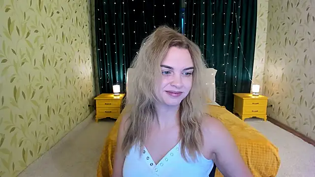 Snapshot of LunaFlinn chatting on February 4, 2026, 4:29 am LunaFlinn online show from February 4, 2026, 4:29 am