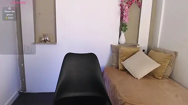 Neysha 1 online show from December 17, 2025, 2:11 pm