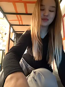 SherrylShaw online show from March 25, 2026, 3:33 pm