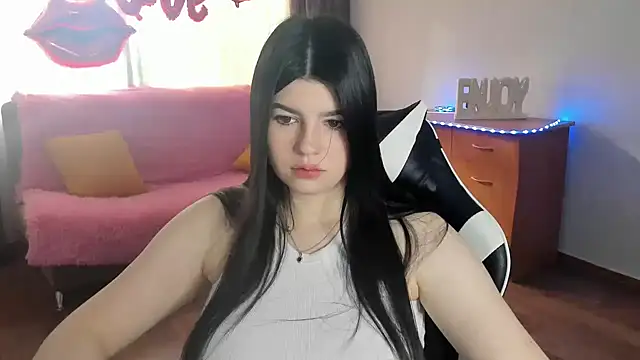 KisaModel online show from May 3, 2026, 1:33 am