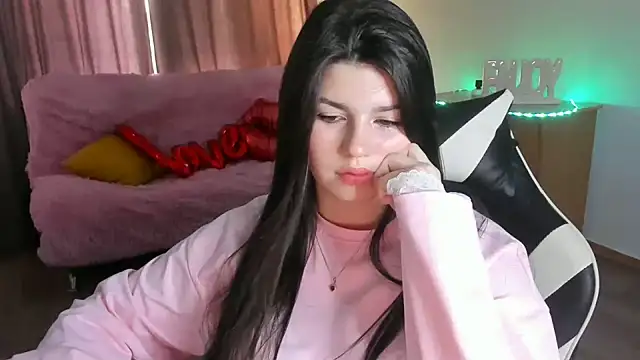 KisaModel online show from June 6, 2026, 11:43 pm