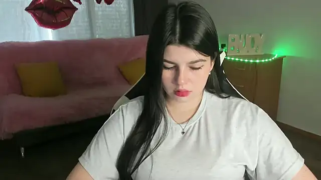 KisaModel online show from May 19, 2026, 1:21 am
