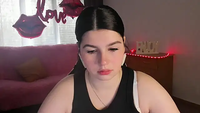 KisaModel online show from May 8, 2026, 1:53 am