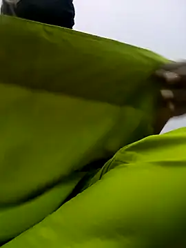 Snapshot of RV_525 chatting on December 17, 2025, 5:56 am RV 525 online show from December 17, 2025, 5:56 am