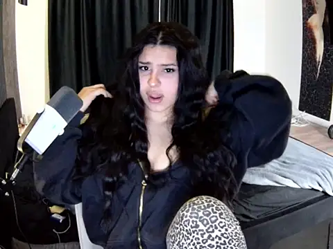 Nicole Pars online show from February 23, 2026, 5:13 pm