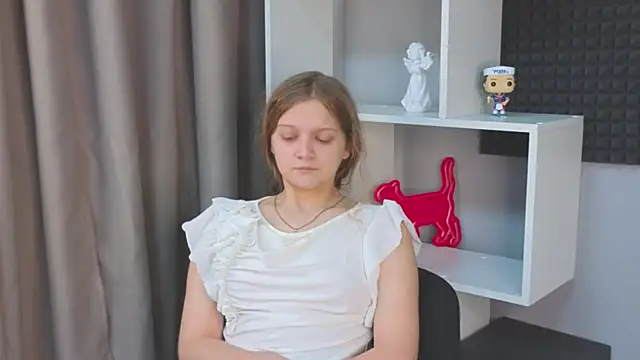 Snapshot of HazeElariel chatting on March 18, 2026, 9:56 am HazeElariel online show from March 18, 2026, 9:56 am