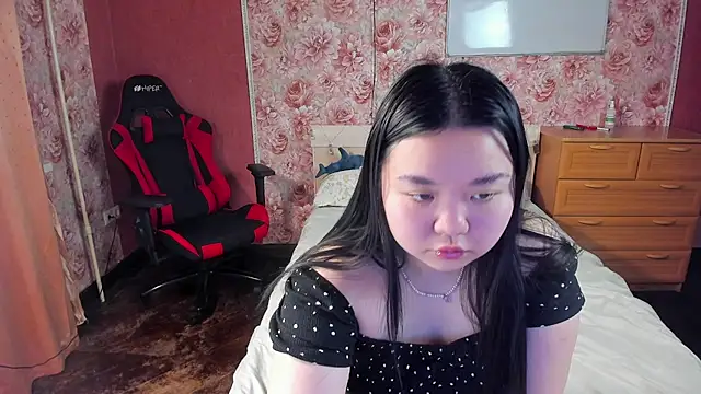 hungrybunny333 online show from December 17, 2025, 10:09 am