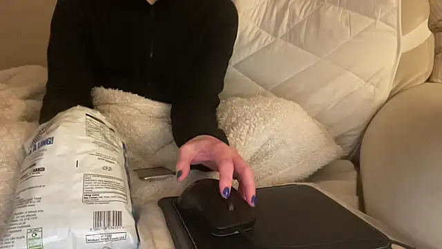 Snapshot of ijustturned18today chatting on January 13, 2026, 5:17 pm ijustturned18today online show from January 13, 2026, 5:17 pm