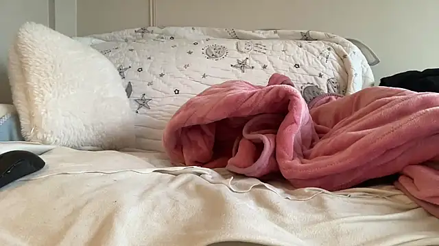 Snapshot of ijustturned18today chatting on February 8, 2026, 8:23 am ijustturned18today online show from February 8, 2026, 8:23 am