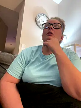 kissmyarch online show from December 19, 2025, 12:03 am