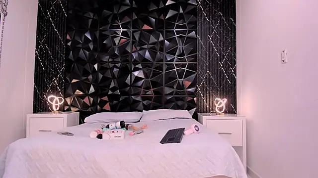 AriadnaLoren online show from February 15, 2026, 4:35 am