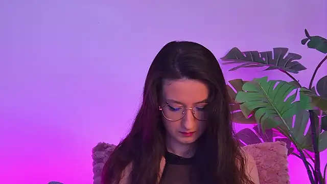 Snapshot of TheaMalekoo chatting on March 16, 2026, 7:45 am TheaMalekoo online show from March 16, 2026, 7:45 am