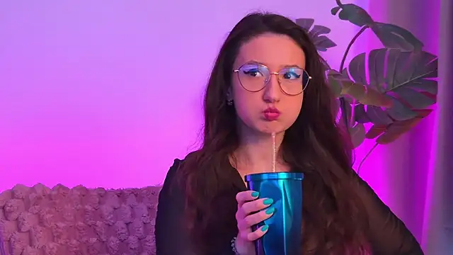 Snapshot of TheaMalekoo chatting on March 21, 2026, 7:53 am TheaMalekoo online show from March 21, 2026, 7:53 am