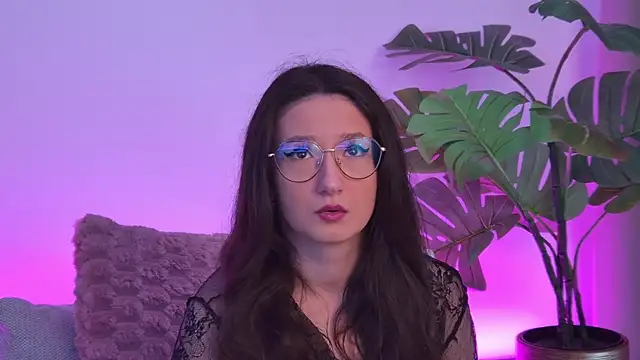 Snapshot of TheaMalekoo chatting on April 14, 2026, 7:02 am TheaMalekoo online show from April 14, 2026, 7:02 am