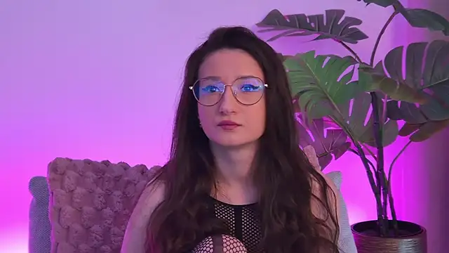 Snapshot of TheaMalekoo chatting on April 8, 2026, 6:37 am TheaMalekoo online show from April 8, 2026, 6:37 am