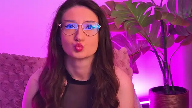 Snapshot of TheaMalekoo chatting on March 30, 2026, 6:59 am TheaMalekoo online show from March 30, 2026, 6:59 am