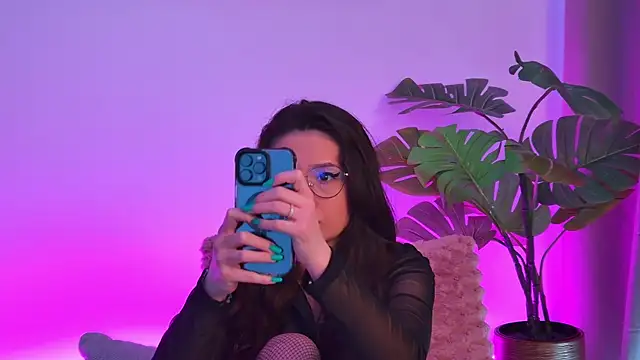 Snapshot of TheaMalekoo chatting on March 26, 2026, 7:50 am TheaMalekoo online show from March 26, 2026, 7:50 am