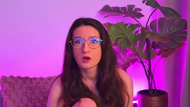 Snapshot of TheaMalekoo chatting on March 20, 2026, 7:42 am TheaMalekoo online show from March 20, 2026, 7:42 am