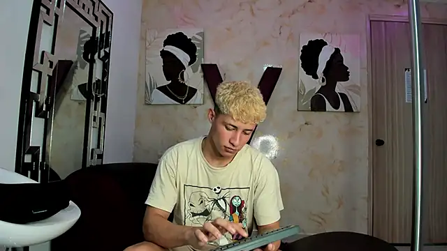 Snapshot of YOUNG_GUYS1 chatting on April 10, 2026, 7:26 am YOUNG GUYS1 online show from April 10, 2026, 7:26 am