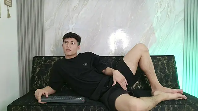 Snapshot of YOUNG_GUYS1 chatting on May 16, 2026, 7:18 am YOUNG GUYS1 online show from May 16, 2026, 7:18 am