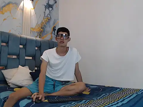 Snapshot of GOOD_BOYS1 chatting on January 12, 2026, 1:29 pm GOOD BOYS1 online show from January 12, 2026, 1:29 pm