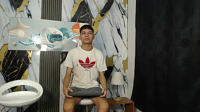 HORNY PRETTY online show from May 3, 2026, 1:25 pm
