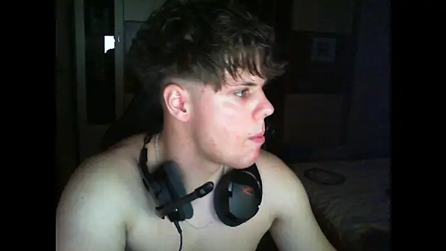 Snapshot of GymGuy0505 chatting on December 17, 2025, 10:59 pm GymGuy0505 online show from December 17, 2025, 10:59 pm