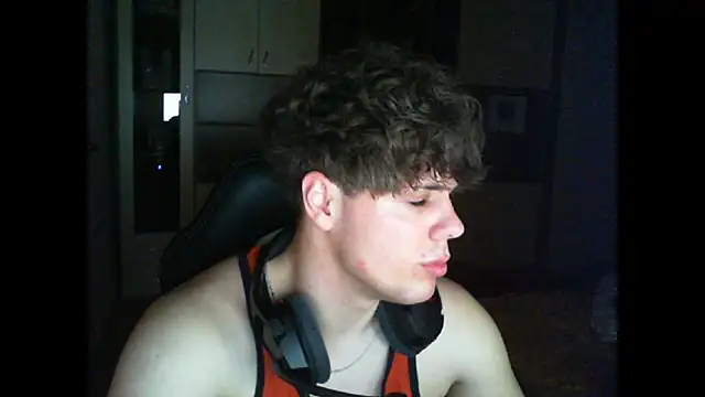 Snapshot of GymGuy0505 chatting on December 15, 2025, 10:48 pm GymGuy0505 online show from December 15, 2025, 10:48 pm