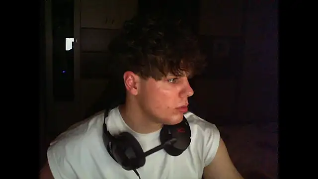 Snapshot of GymGuy0505 chatting on December 14, 2025, 9:53 pm GymGuy0505 online show from December 14, 2025, 9:53 pm