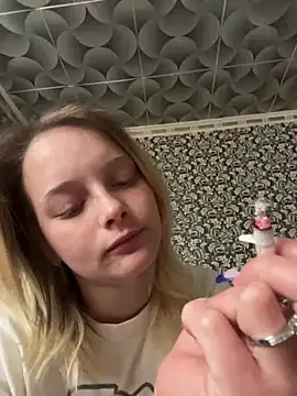 Barbika19 online show from April 15, 2026, 1:15 pm