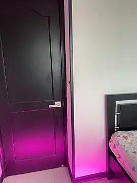 Annyhathatway online show from December 20, 2025, 3:37 pm