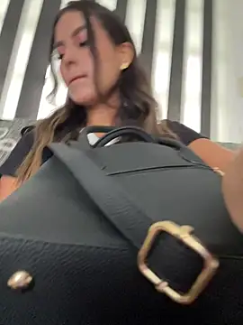 Snapshot of Valeria-escobar chatting on April 15, 2026, 1:37 pm Valeria-escobar online show from April 15, 2026, 1:37 pm